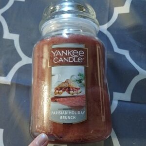 22 oz Yankee Candle - Parisian Holiday Brunch